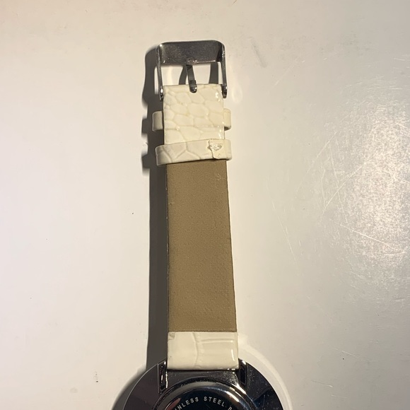 ⌚ VINTAGE Y2K FERVOR MONTREAL WOMENS WHITE SNAKESKIN GEMSTONE STRAP BUCKLE WATCH - Picture 9 of 12